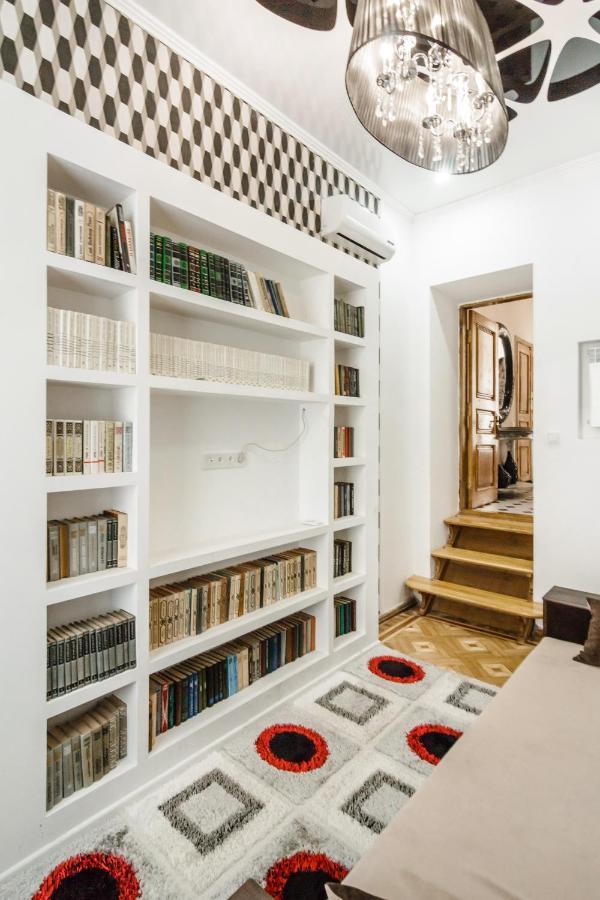 Katerynynska Street 3-bedrooms *