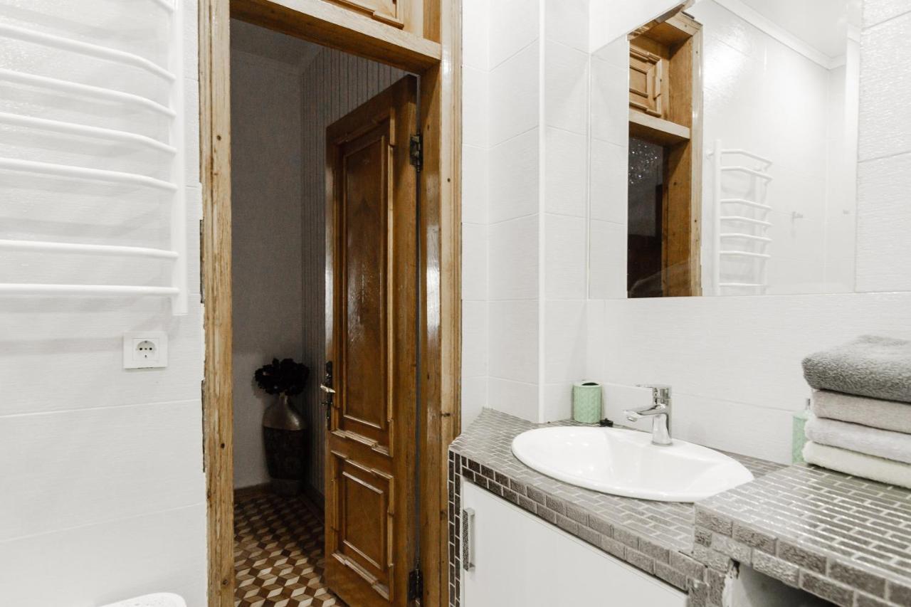Katerynynska Street 3-bedrooms Daire *